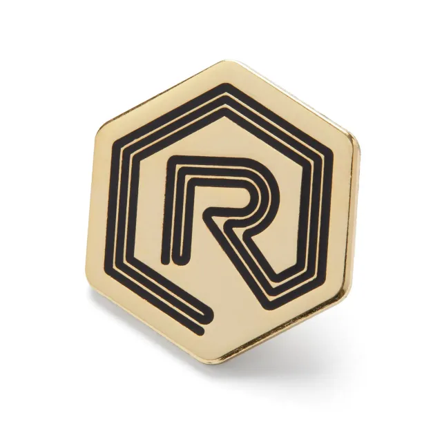 Roll A Crit Logo pin goud-zwart metaal 2,5 cm