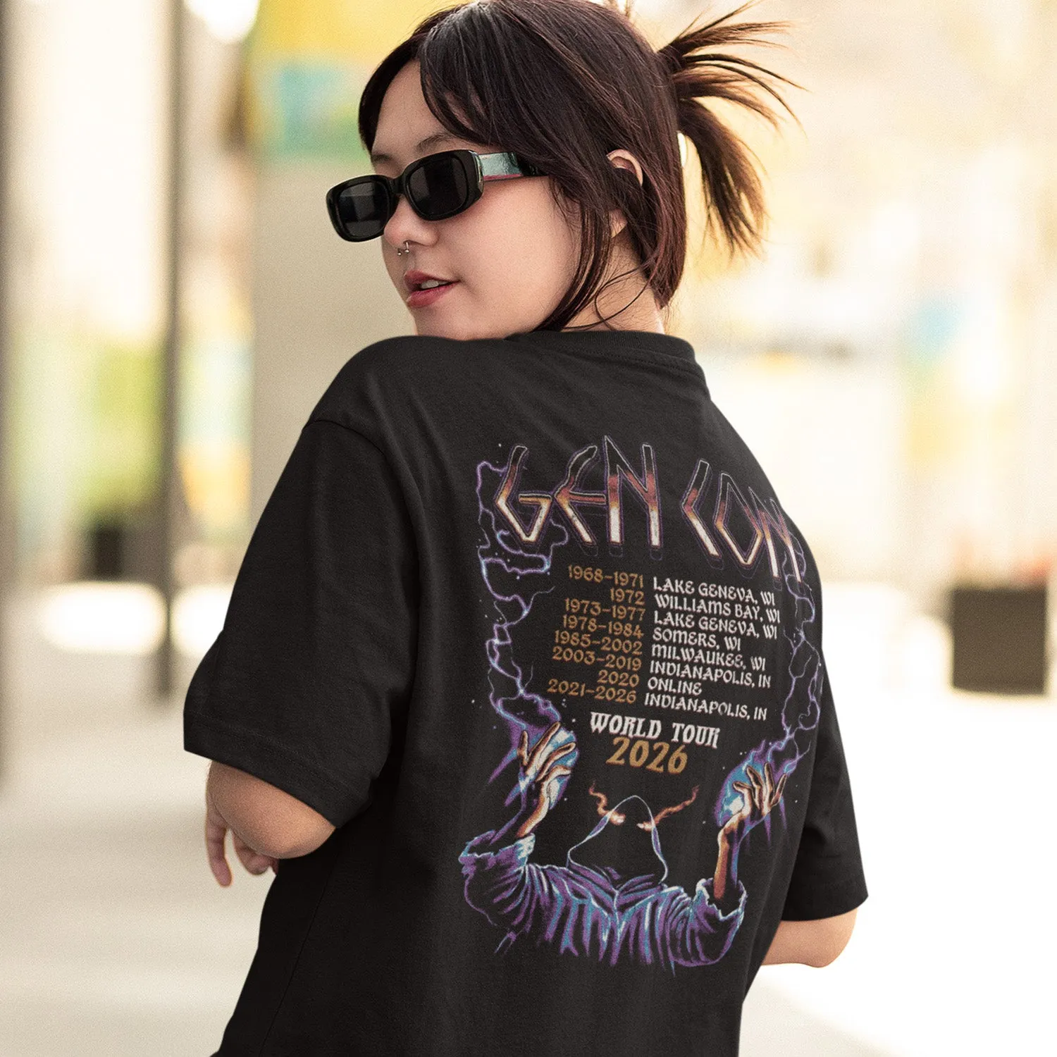 Roll A Crit Gen Con Manticore World Tour 2026 T-shirt katoen