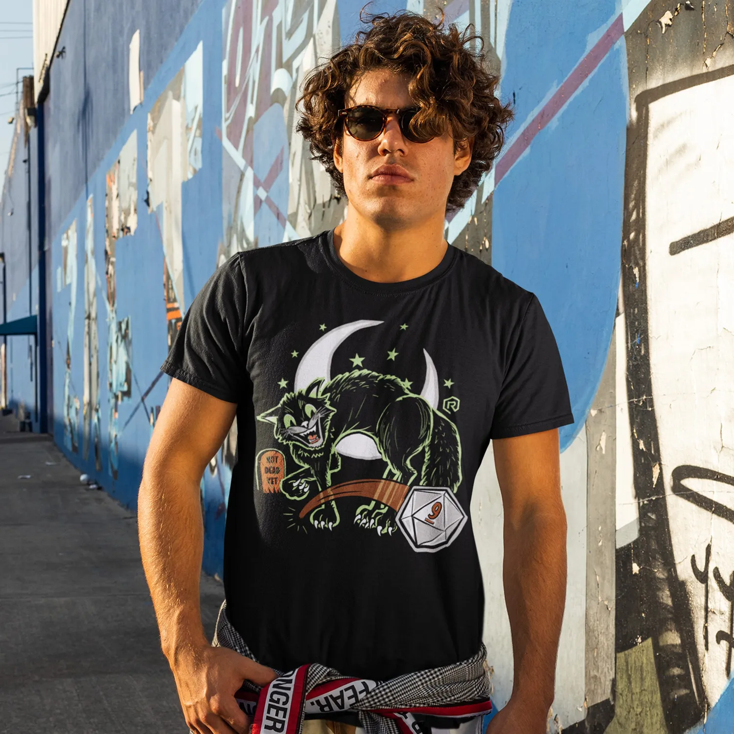 Roll A Crit Not Dead Yet T-shirt unisex katoen