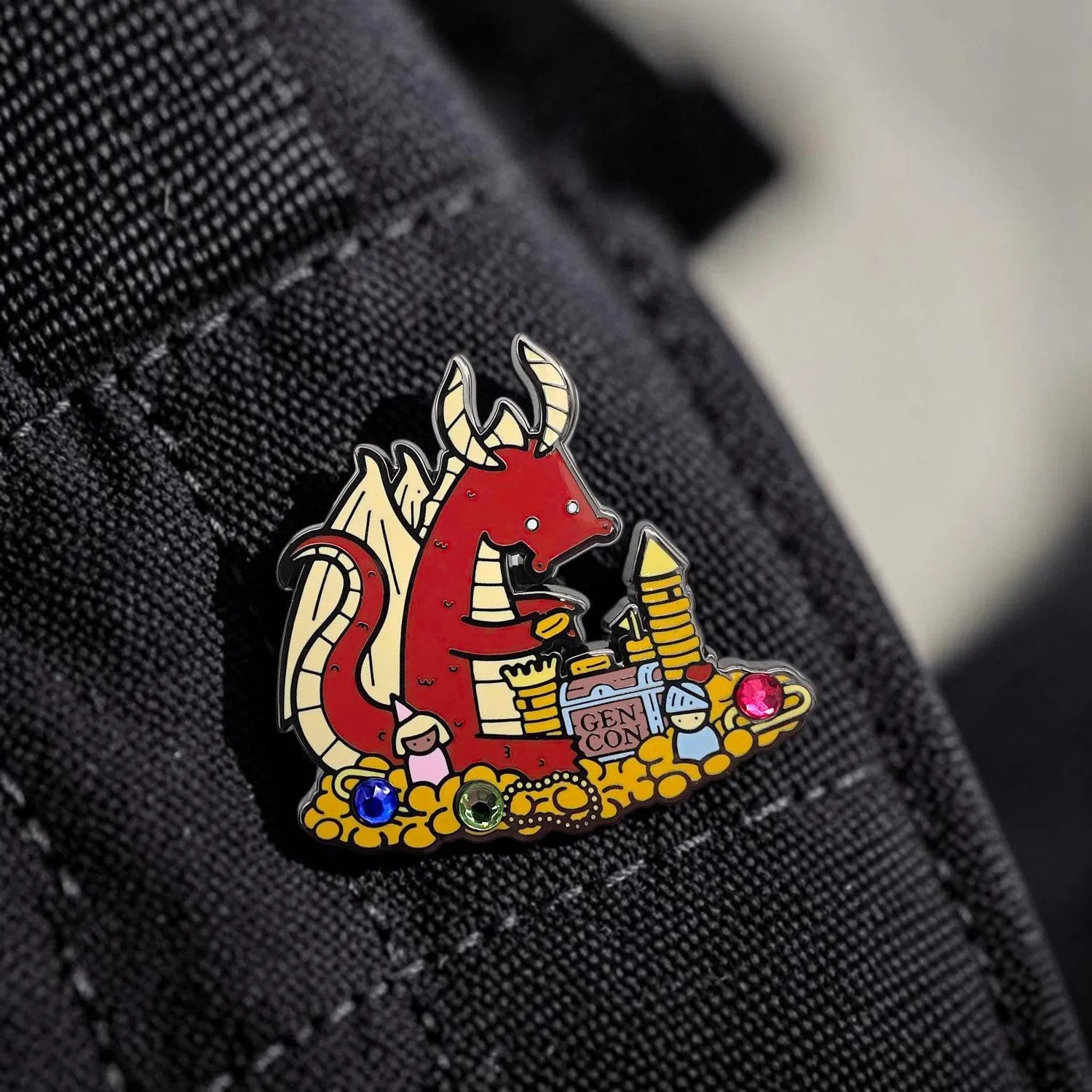 Gen Con Genevieve's Tiny Treasure emaille pin 2026 draak